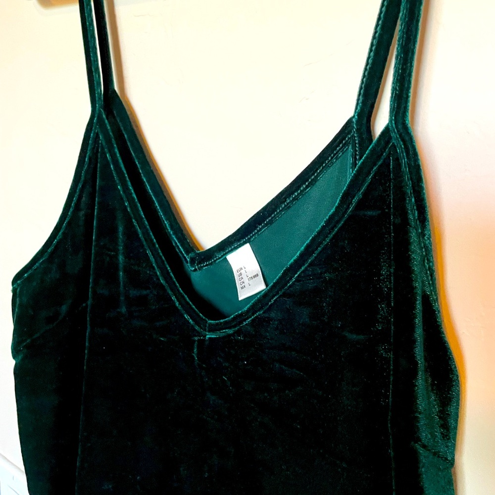 Women’s green velvet tank top size large